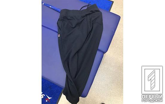 Поймали «на горячем»: правоохранители Кривого Рога задержали местного жителя, который хотел украсть спортивные штаны