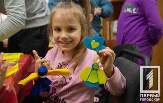 Діти працівників Інгулецького ГЗК виготовили обереги для захисників України