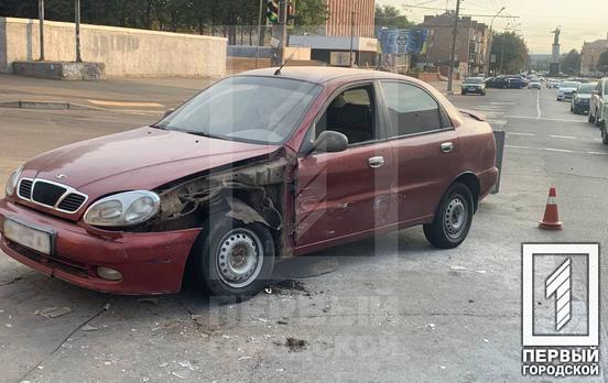 У Кривому Розі загорівся Lanos після зіткнення з «ВАЗ»