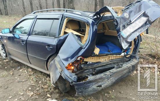 На объездной в Кривом Роге столкнулись две иномарки, одна из машин вылетела на обочину