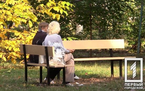 Пенсионеров Кривого Рога просят не ездить в транспорте и не выходить из дома без надобности