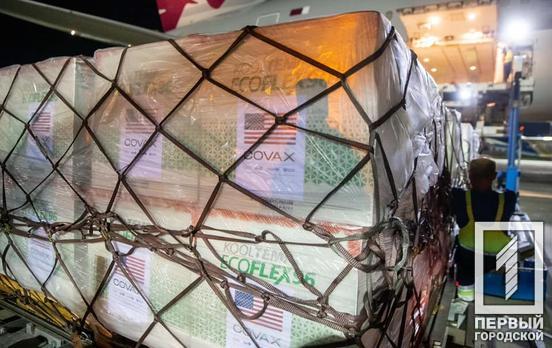 Украина получила 2 миллиона доз вакцины Moderna от правительства США