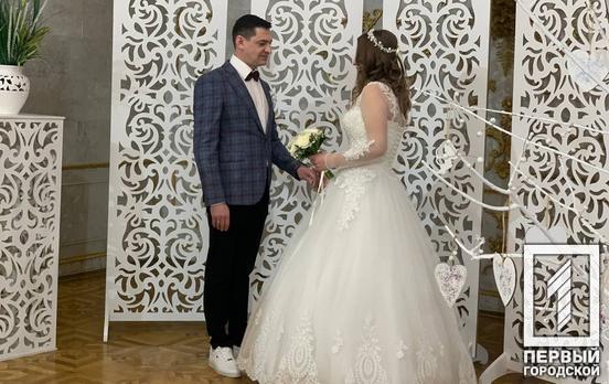 В Кривом Роге 75 пар решили пожениться в зеркальную дату