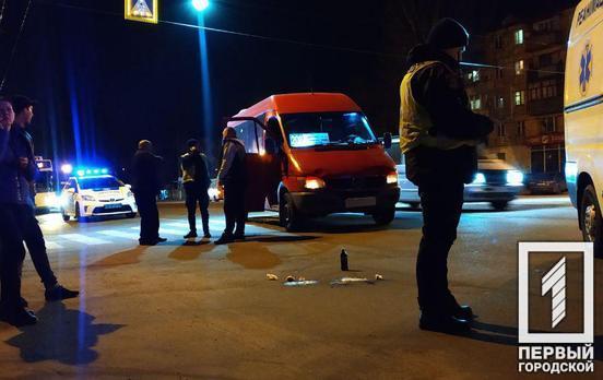 Маршрутка в Кривом Роге на пешеходном переходе сбила двоих человек