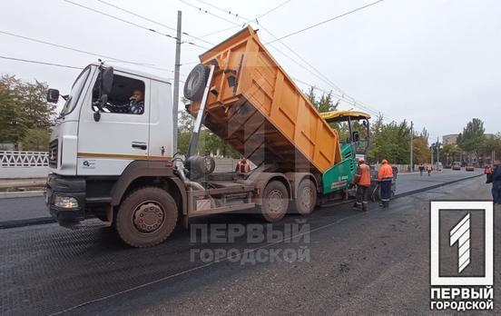 Готовність 50%: у Кривому Розі продовжується реконструкція дороги на Едуарда Фукса