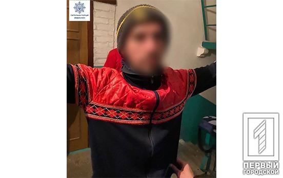 Местные жители в Кривом Роге задержали злоумышленника, который хотел украсть провода с крыши дома