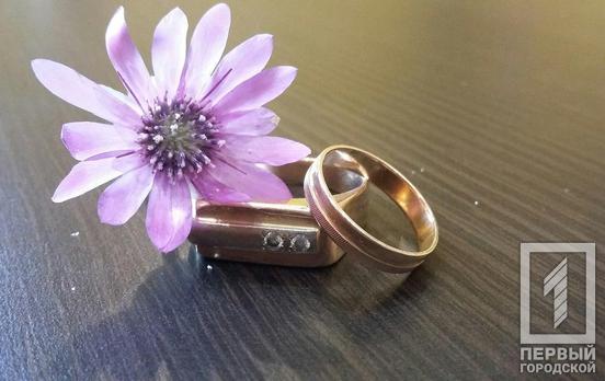 Два золотых кольца: правоохранители Кривого Рога задержали злоумышленника, который напал на женщину