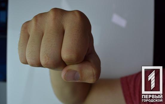 Попрохав зробити тихіше: в Кривому Розі чоловік побив сусіда за скаргу на гучну музику