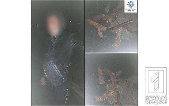 Патрульные Кривого Рога задержали двух мужчин, которые пытались украсть металл с территории больницы