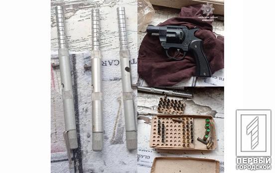 У Кривому Розі патрульні затримали чоловіка, в якого з собою були зброя та боєприпаси