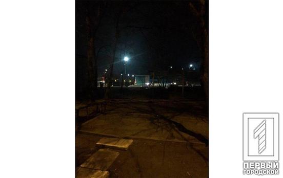 Загорелась пристройка: в Кривом Роге из полыхающего здания удалось спастись двум людям