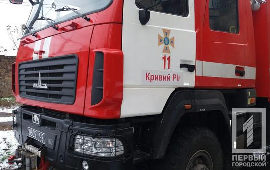 Спасатели в Кривом Роге вынесли из горящей квартиры мужчину без сознания