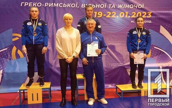 Три спортсменки із Кривого Рогу повертаються із чемпіонату України з боротьби з перемогами