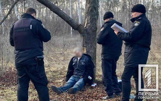 В Кривом Роге в дендропарке нашли тело повешенного мужчины