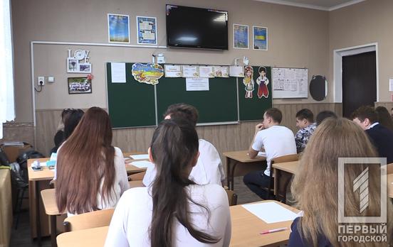 Кабмин отсрочил на год повышение зарплат для учителей