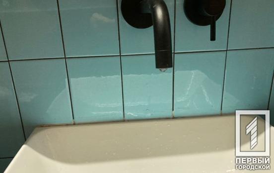 В одном из районов Кривого Рога в связи с аварийными работами организовали подвоз воды в цистерне