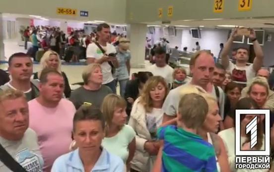 «Мы хотим домой»: в аэропорту на Шри-Ланке «застряли» 105 украинцев, в том числе жители Кривого Рога