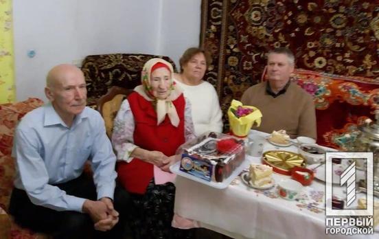 Столетний юбилей: в Кривом Роге бабушка пятерых внуков отметила день рождения