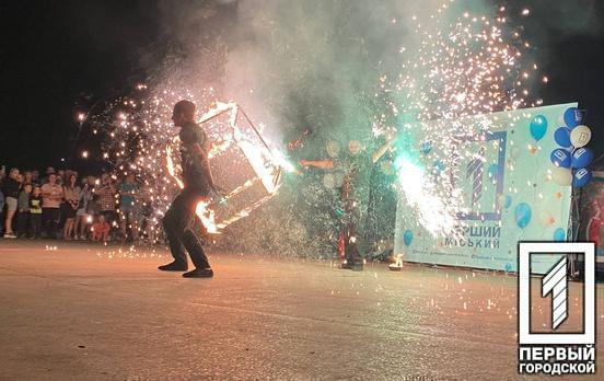 Яскравим фаєр-шоу завершився концерт на честь шостого дня народження «Першого Міського» телеканалу у Кривому Розі