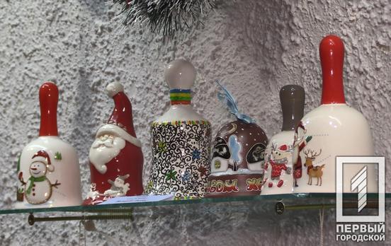 В Кривом Роге открылась выставка коллекционных колокольчиков