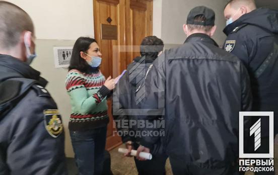 Одному из двух подростков, который в Кривом Роге вместе со своим товарищем ограбили, избили и изнасиловали женщину избрали меру пресечения на время следствия