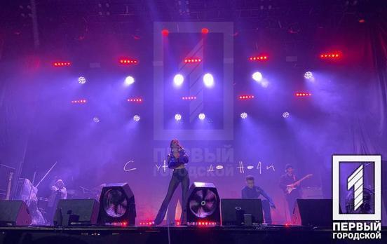 Вишенькою на святковому торті до Дня міста став концерт зірки української естради Надії Дорофеєвої