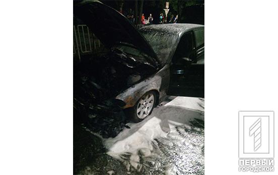 В Терновском районе Кривого Рога горел автомобиль