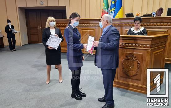 В Кривом Роге по случаю Международного дня студента грамотами и именными стипендиями отметили лучших соискателей образования