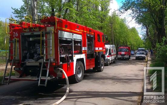 В Кривом Роге спасатели вынесли пенсионерку из задымленной квартиры