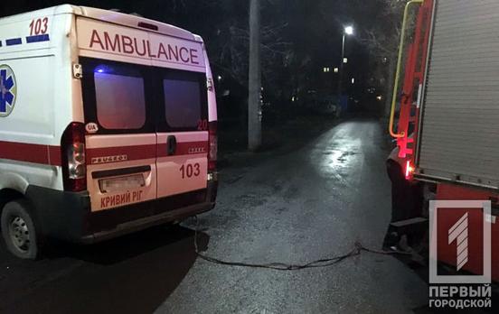 В Кривом Роге спасатели вытащили на дорогу скорую, которая увязла в грязи