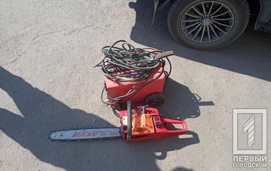 От бензокосы до сварочного аппарата: полицейские под Кривым Рогом задержали молодого человека с крадеными вещами