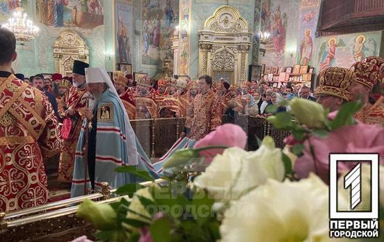 У Спасо-Преображенському соборі Кривого Рогу розпочалася божественна літургія за участі Митрополита Онуфрія