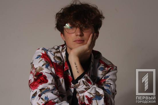 «Почуй мене»: молодий співак з Кривого Рогу презентував зворушливу пісню про війну