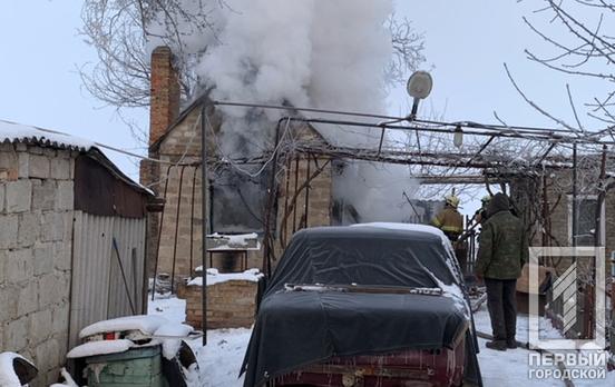 Под Кривым Рогом полыхала хозяйственная постройка