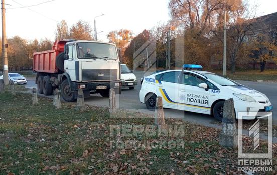 У Кривому Розі в районі оптового ринку зіткнулись легковик і вантажівка