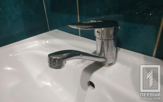 На нескольких улицах Кривого Рога временно приостановили подачу воды из-за неотложных ремонтов, – адреса