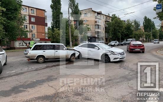 ВАЗ вилетів на «червоний»: у Кривому Розі з місця ДТП ушпиталили керманичку Hyundai