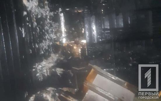 В Кривом Роге сгорел двухэтажный дом