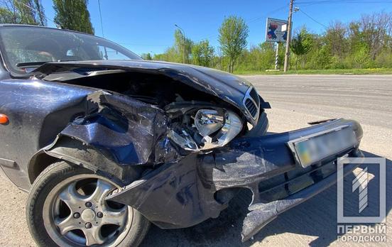 В результате аварии в Кривом Роге легковушка вылетела на обочину