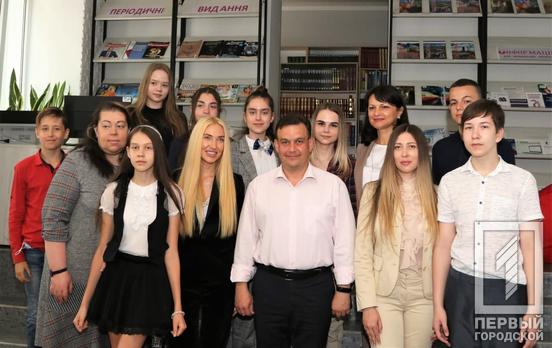 Вопрос к мэру: накануне дня журналиста Константин Павлов встретился с юными журналистами