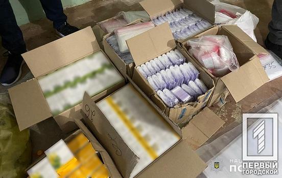 «Товара» на 100 тысяч: в Днепропетровской области вычислили преступную группировку, которая занималась продажей наркотиков через интернет-магазины