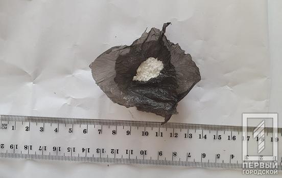 В Кривом Роге заключённой пытались передать наркотики, зашитые в футболку