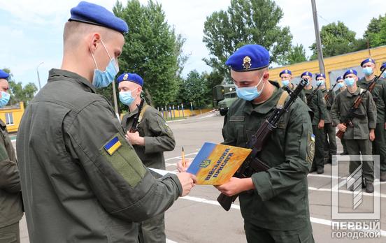 70 призывников торжественно приняли присягу на верность украинскому народу в Кривом Роге