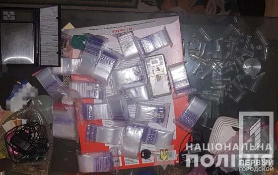 Маковая соломка, марихуана, метадон: в Кривом Роге задержали наркоторговца