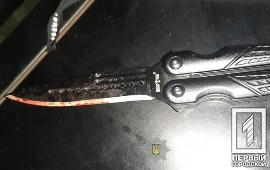 Ограбил подростка и ранил прохожего ножом: полицейские Кривого Рога задержали мужчину