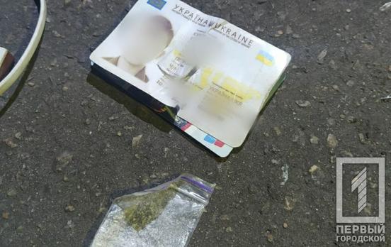 В Ингулецком районе Кривого Рога нацгвардейцы задержали мужчину с наркотиками и поддельным паспортом
