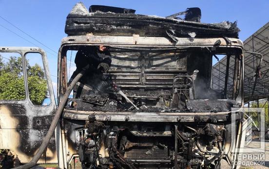 На одном из центральных проспектов Кривого Рога загорелась фура