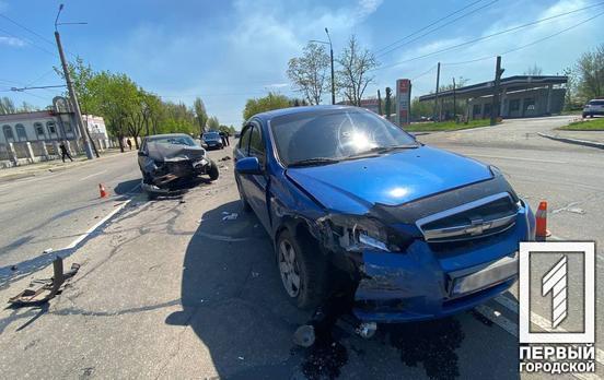 На одном из центральных проспектов Кривого Рога столкнулись два автомобиля: есть пострадавшие