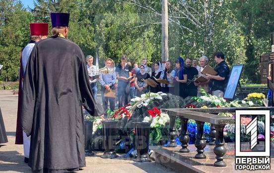 На дев’ятий день після смерті мера Кривого Рогу Костянтина Павлова біля його могили відслужили панахиду