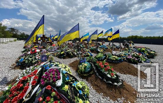 До кладовищ – громадським транспортом:  у Кривому Розі в поминальні дні подовжили деякі маршрути